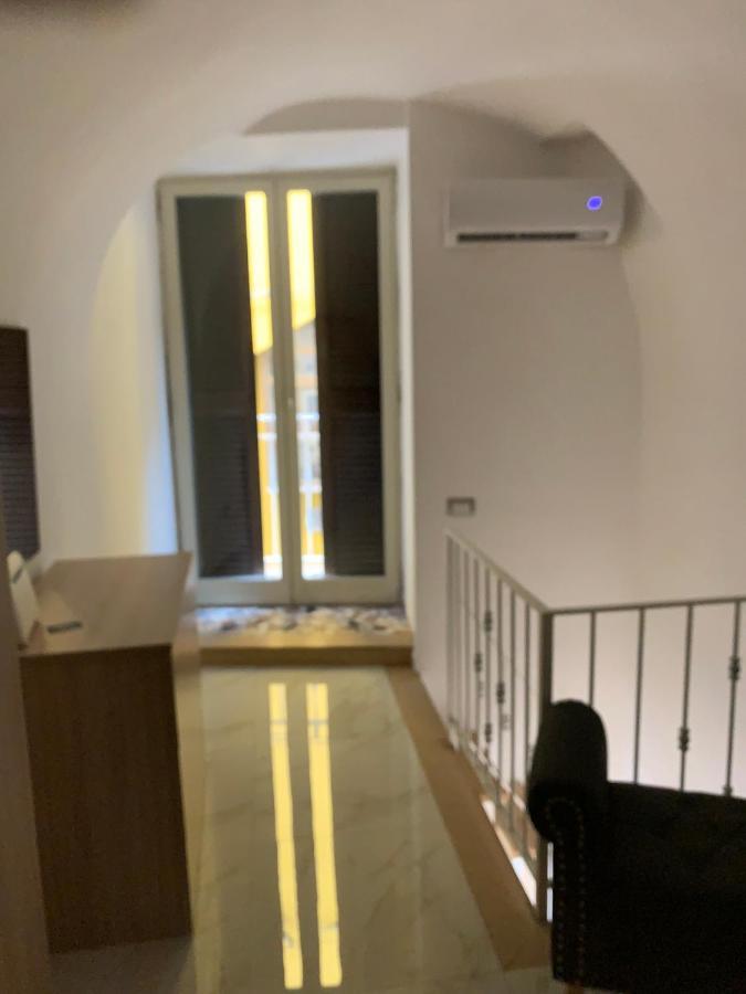 Apartamento Viky House Chiaja 1 Nápoles Exterior foto