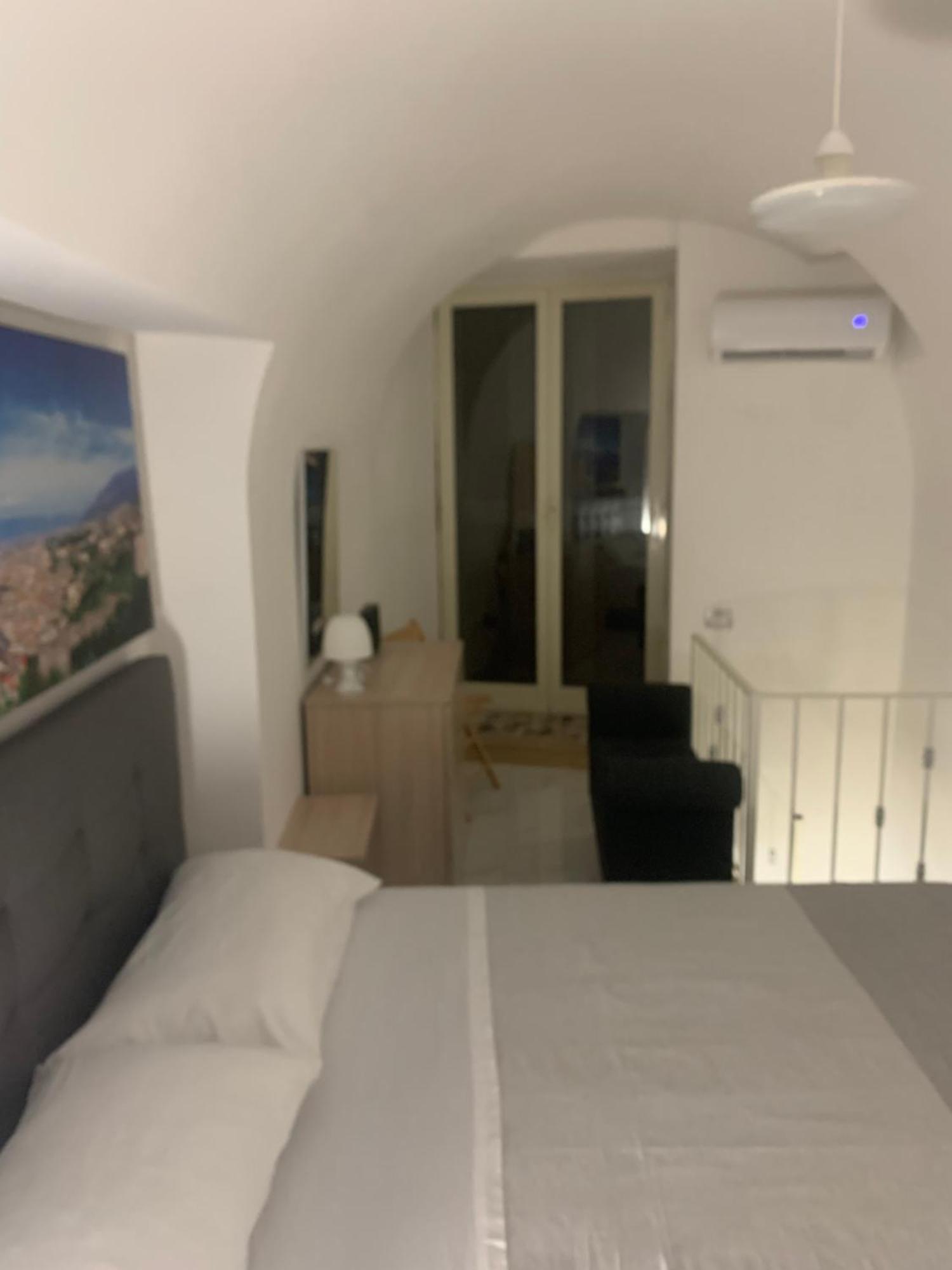 Apartamento Viky House Chiaja 1 Nápoles Exterior foto